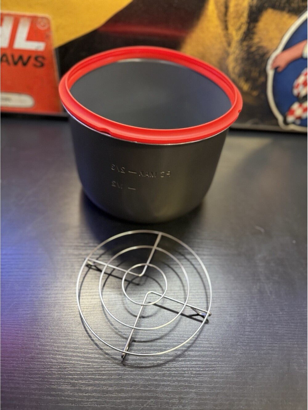 Instant Pot LUX80 8 Qt Inner Pot Insert w Silicone Lid & Steam Rack Trivet